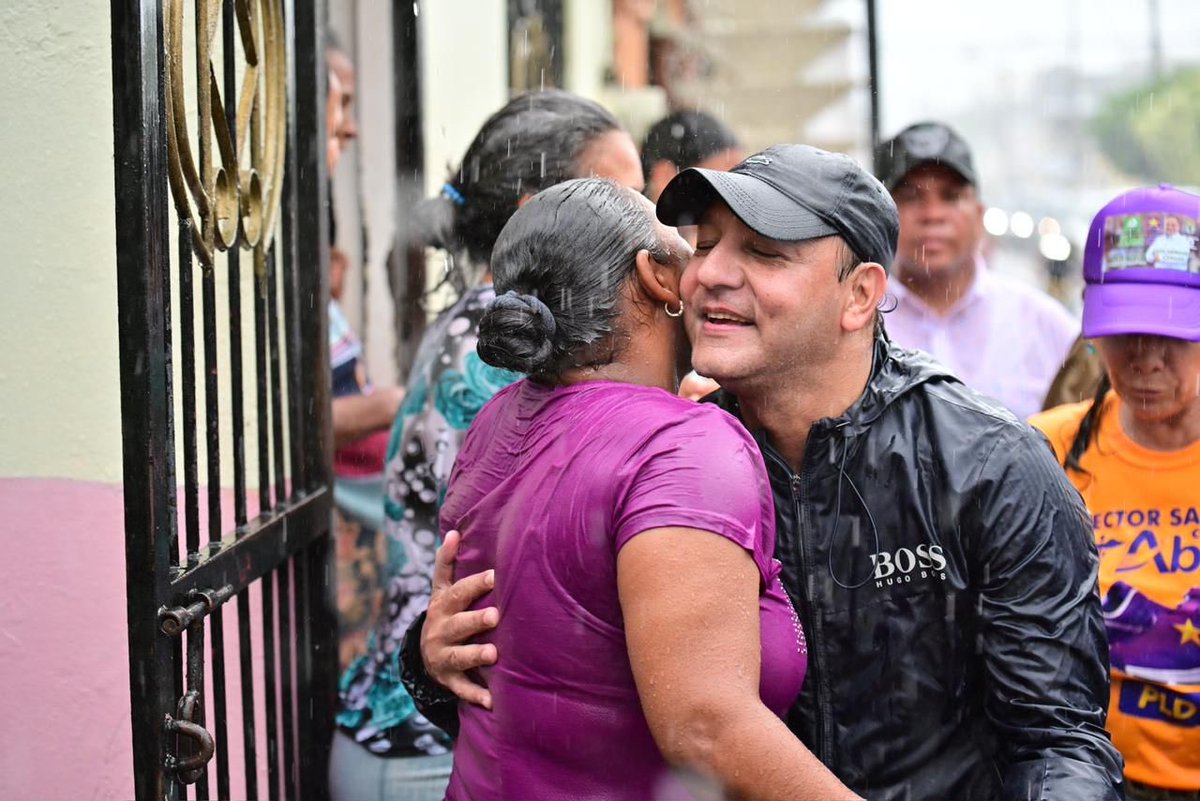MujeresPLD's tweet photo. Desde 2021 Abel Martínez se lanzó a las calles en cada rincón del país, levantando el honor y la esperanza en la mujer y en todo el PLD. Cuando muchos no sacaban la cabeza… ¡Abel sacó el pecho con orgullo! Hoy más firmes que ayer! #AbelPresidente #Abel28 #PLD https://t.co/kl6uv9w8qu