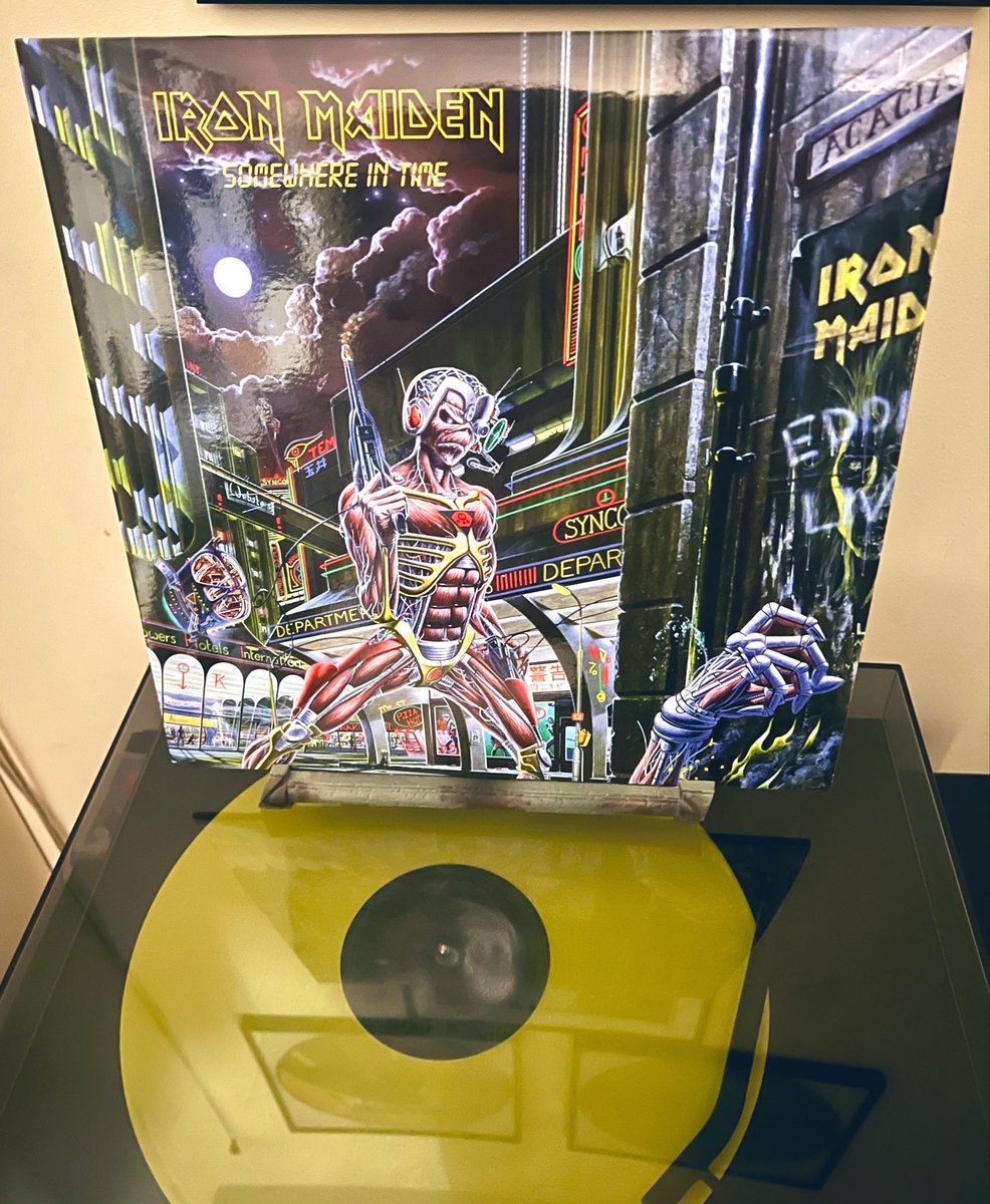 RockMetalManiac's tweet photo. It’s one of these kind of nights!
🔈🎶🤘💀🤘

#NowPlaying #IronMaiden #SomewhereInTime #PhysicalMusic #Vinyl https://t.co/JtH9FJo823
