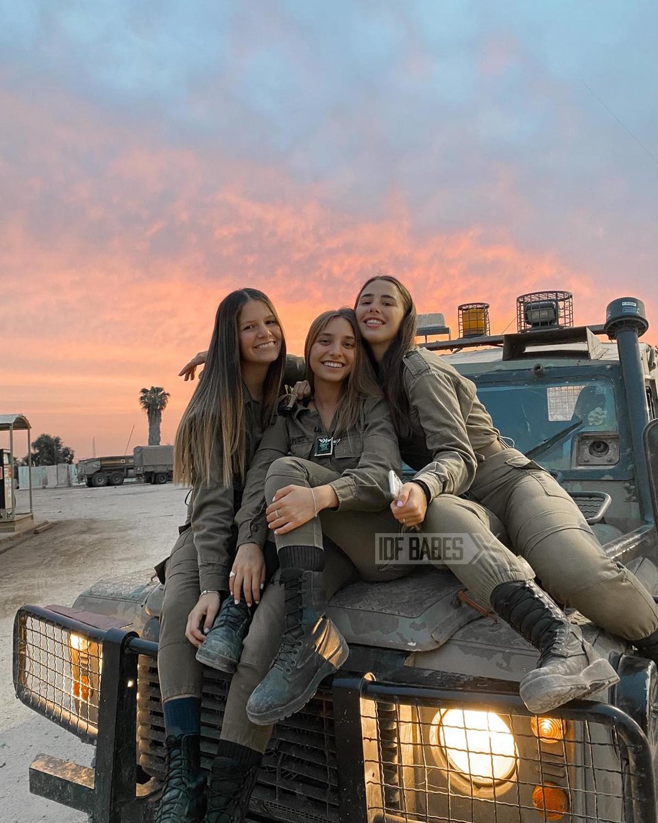 IDFBabes's tweet photo. Shabbat Shalom! ✌️ https://t.co/HHCWIksDIB