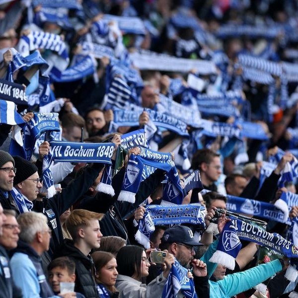 bosunatiklama's tweet photo. Almanya ekiplerinden Bochum, tribünde topluca zıplamayı yasakladı.

Gerekçe: Stadyum atmosferine alışık olmayan taraftarların kendini hasta hissetmesi. https://t.co/dljYQXMpn9