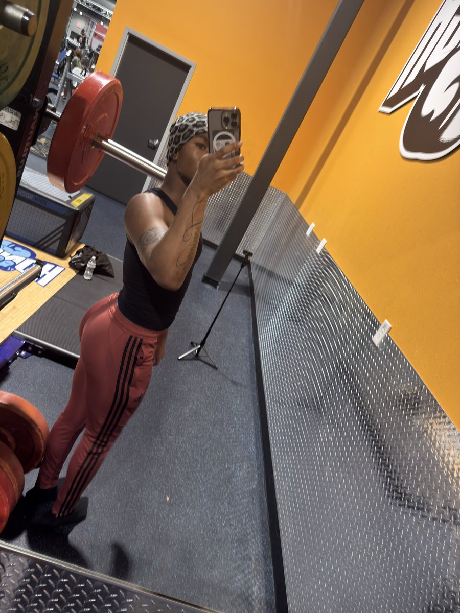 iamrulonia's tweet photo. The boys at the gym always staring but I don’t blame them https://t.co/TkFxvH13W0