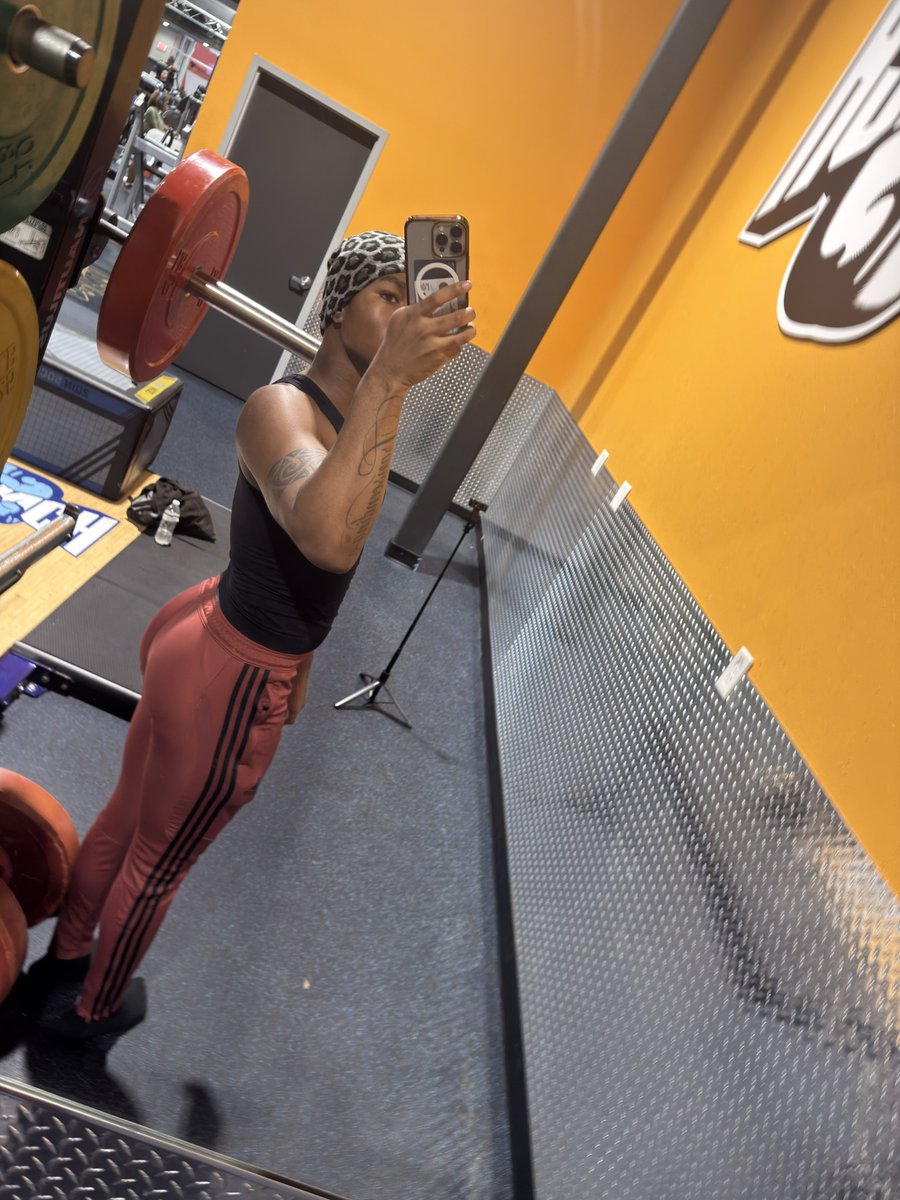 iamrulonia's tweet photo. The boys at the gym always staring but I don’t blame them https://t.co/TkFxvH13W0
