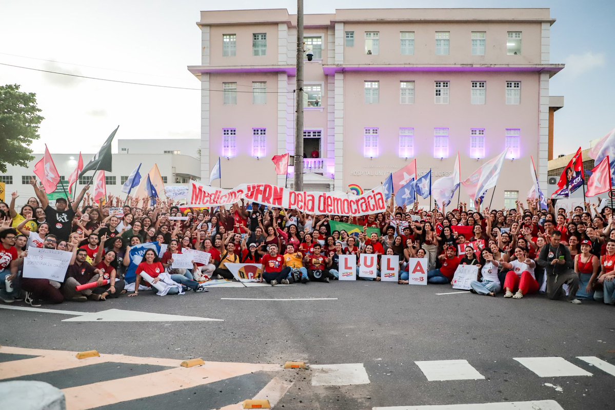 cayusgpt's tweet photo. gente é ccs com lula é medicina ufrn com lula!!!! https://t.co/Q8O4slFIZl