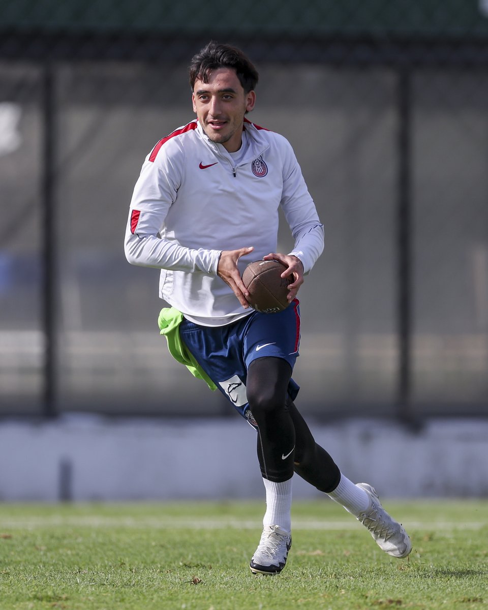 TapatioCD's tweet photo. 🫪 No, no están viendo mal... 😜

Después de nuestra sesión de trabajo, nuestros Tapatíos armaron unas retas de tochito 🏈

¿Quieren saber quién ganó? 🤓 https://t.co/ursppWFFuP