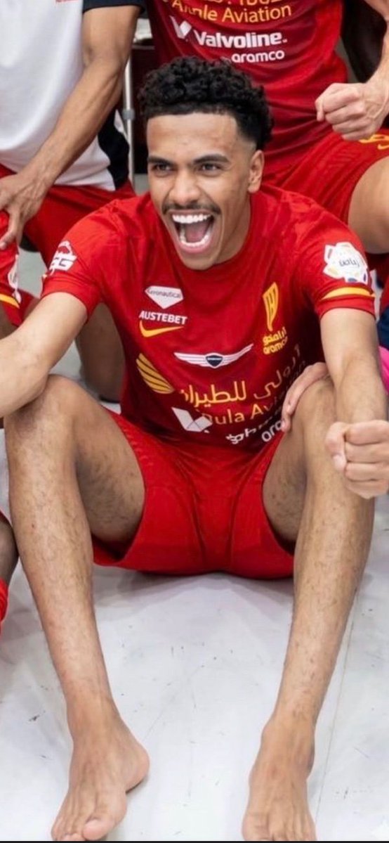 pfr7v's tweet photo. لاعب ماتدري سالب ولا موجب
بس يمييييي 
مرههه https://t.co/syDl4TrB9H