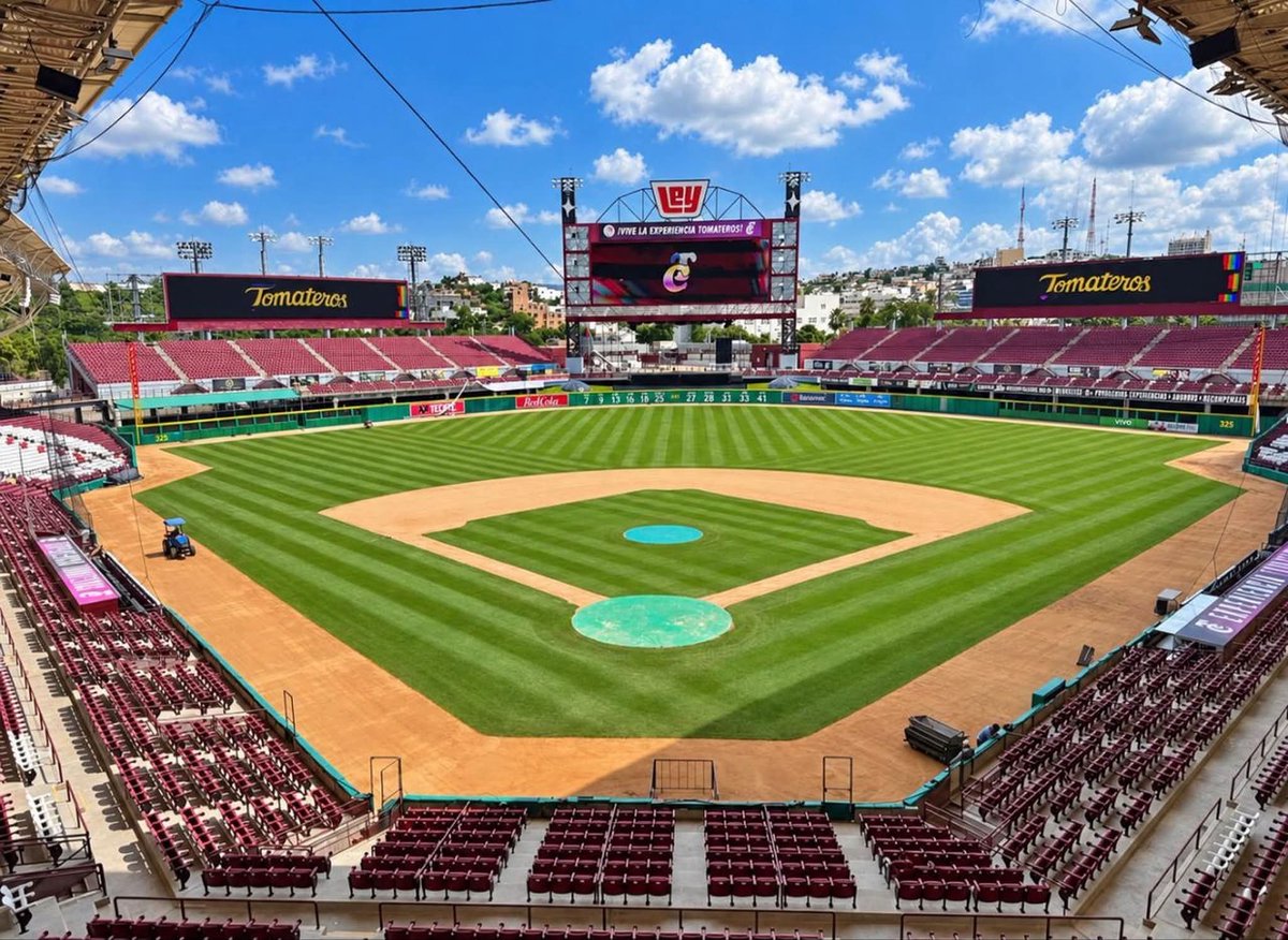 MXESTADIOS's tweet photo. El Estadio Tomateros es una joya. 
Sus tres grandes pantallas son el espacio visual electrónico más grande de todos los estadios de México.
843m Totales de Proyección audiovisual.

Orgullo de Culiacán. https://t.co/iGPc8KZ0lh