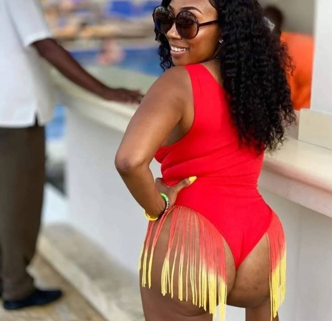 CurvyDimes69's tweet photo. Rate this swimsuit look from 1 to 10 in the comments! 👇🔥#PoolsideVibes #SummerStyle #VacationOutfit #SwimsuitSeason #FringeFashion https://t.co/mKU19PbMzi