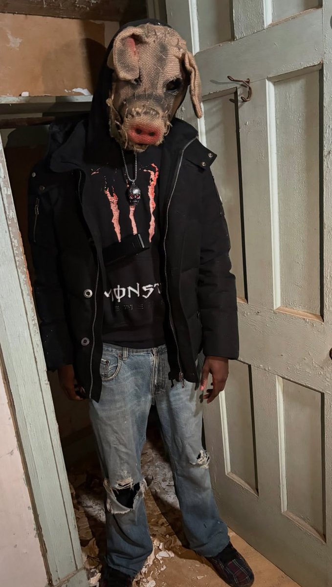 Sleez187's tweet photo. And for the niggas in da back tammat “oh that isnt his only mask”, send a pic of sim he tryna pass off as his and I bet u I’ll find the Amazon link for dat bih. https://t.co/9nrkTwEmZb