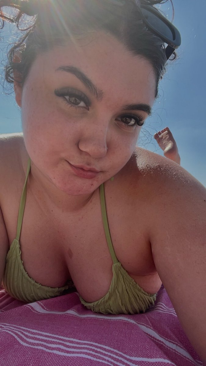 bbyrainie's tweet photo. Who wants to see my content 🌶️#goddess #onlyfans #curvywomen #latina https://t.co/Tk7HAIuEDz