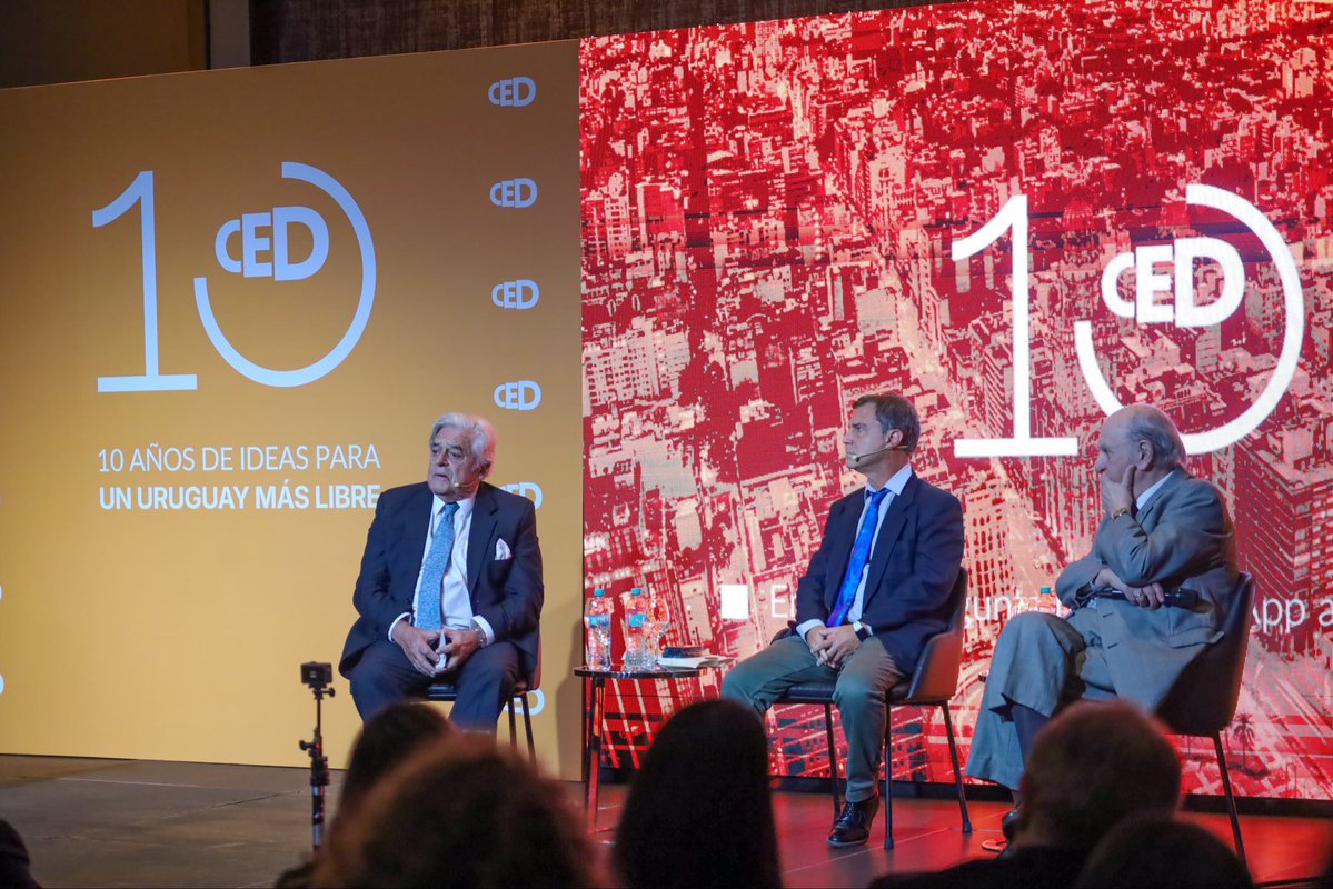 lauraraffo's tweet photo. ¡Felicitaciones al @ced_uy por sus 10 años de trabajo y aporte al debate público en nuestro país!
Gran reconocimiento a @Hernan_Bonilla y a @Itu_Agustin por el compromiso con la generación de propuestas e ideas para un Uruguay más libre. https://t.co/alGFOpslVM