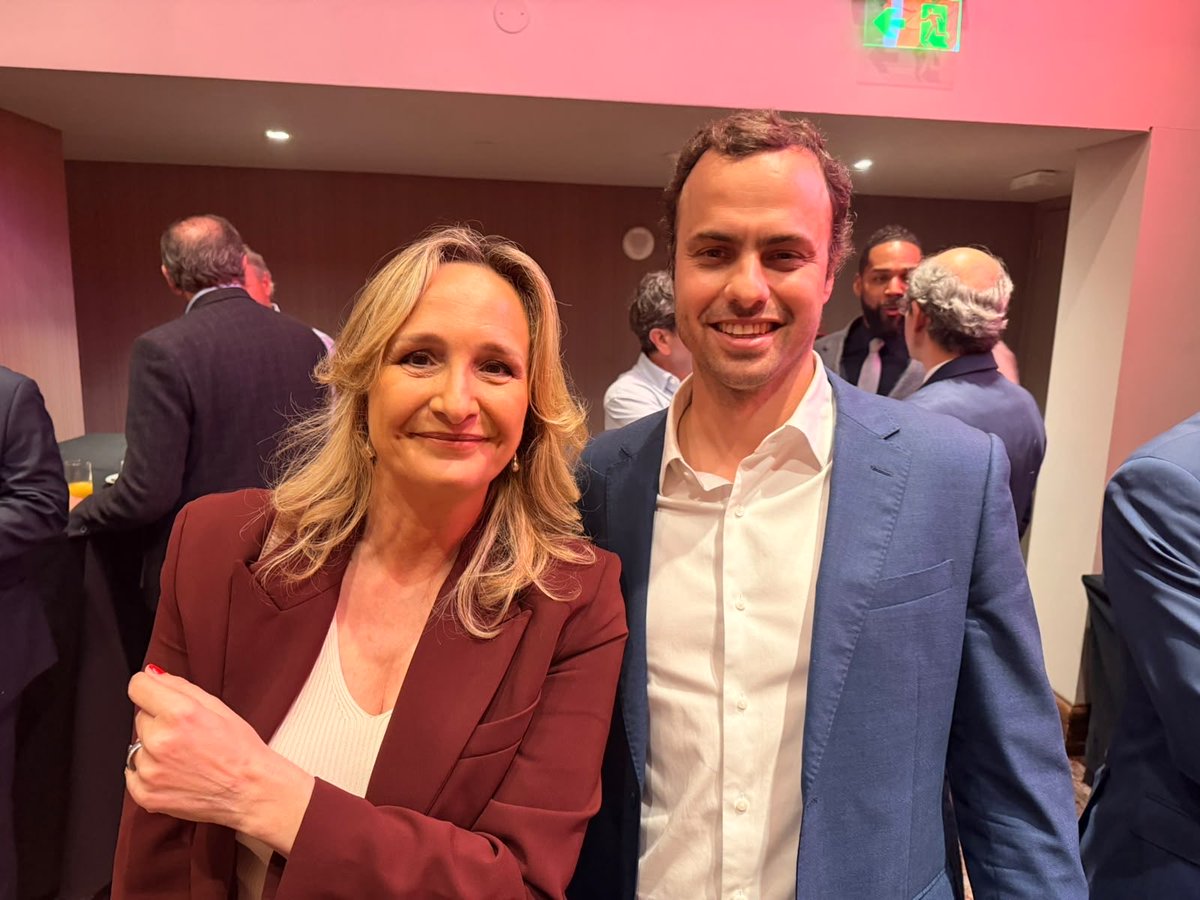 lauraraffo's tweet photo. ¡Felicitaciones al @ced_uy por sus 10 años de trabajo y aporte al debate público en nuestro país!
Gran reconocimiento a @Hernan_Bonilla y a @Itu_Agustin por el compromiso con la generación de propuestas e ideas para un Uruguay más libre. https://t.co/alGFOpslVM