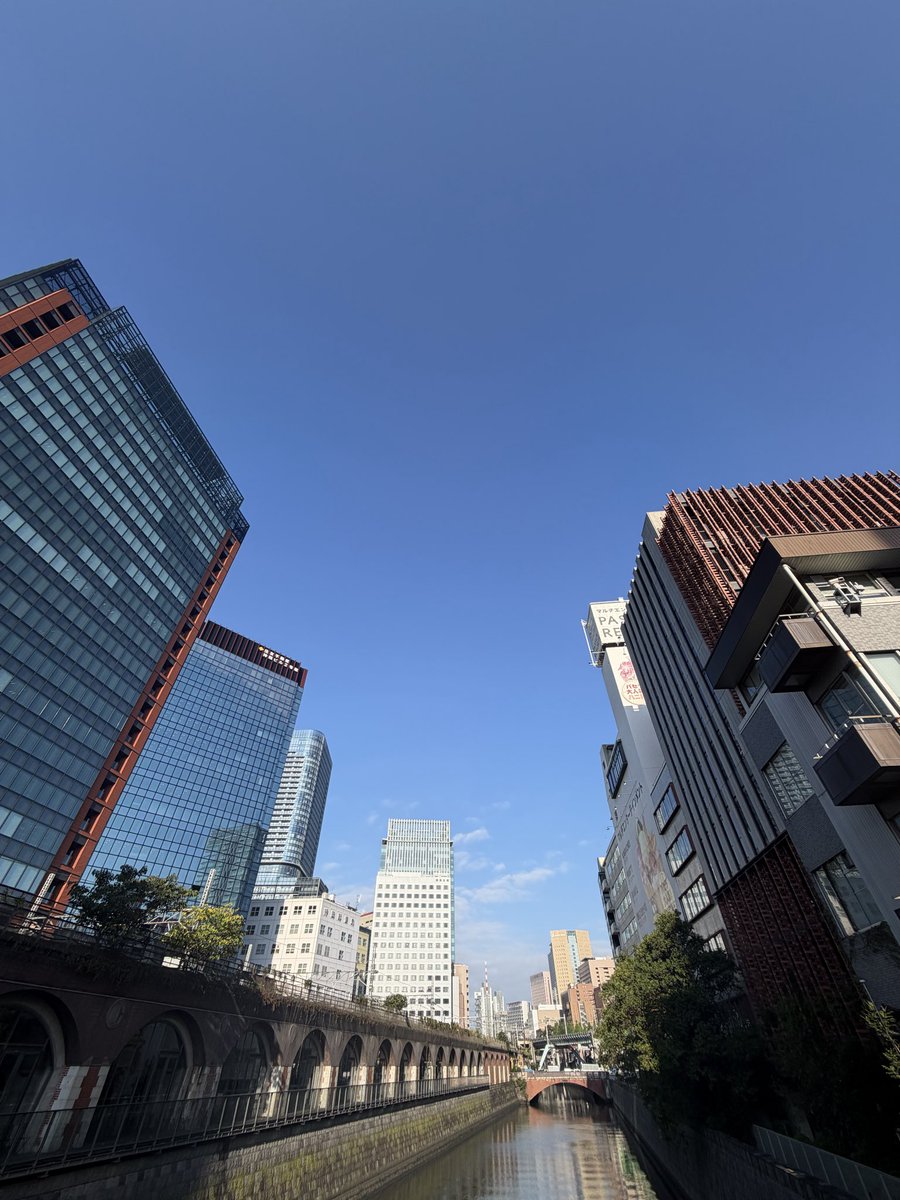 32Yhot's tweet photo. 金曜です、頑張って乗り切りましょうか。
#イマソラ
#東京 https://t.co/OjpYnLtAcx