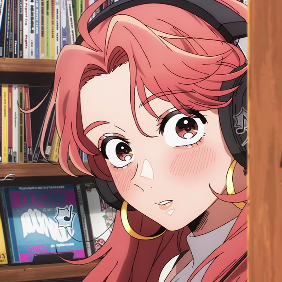 nurmmss's tweet photo. AYA HAS HER HEADPHONES ON AND THAT COULD ONLY MEAN ONE THING!!!!!!! https://t.co/7XlHv637qr