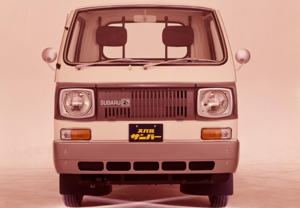 SUBARU_CORP's tweet photo. 今日は #トラックの日 🚚
SUBARUの“働くクルマ”といえば、サンバー。

農業に、配送に、日々の暮らしに。
時代を超えて、さまざまな場所で活躍してきました。

ここで皆さんに質問です。サンバーとの思い出、ありますか？
「昔、家にあった」
「仕事で乗っていた」
「今も現役です！」

皆さんのサンバーエピソード、ぜひ聞かせてください。