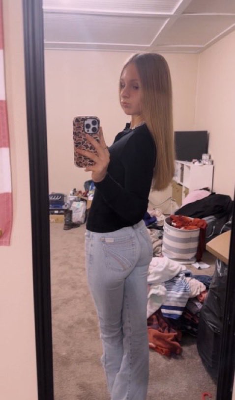 SEND_IRLS2ME's tweet photo. Submission https://t.co/zMn6vDFRT1