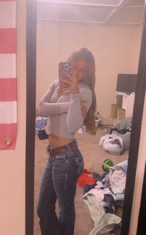 SEND_IRLS2ME's tweet photo. Submission https://t.co/zMn6vDFRT1