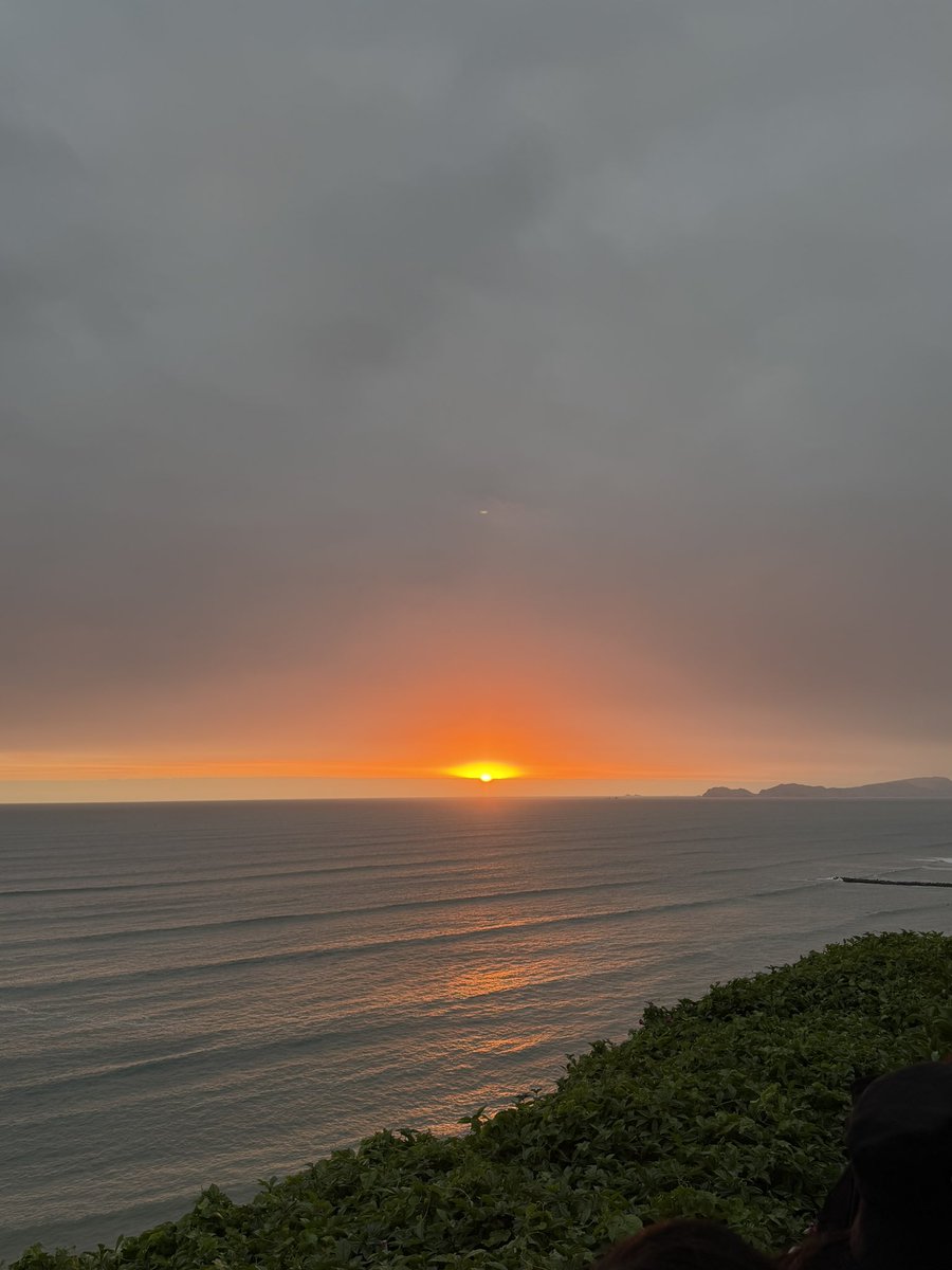 parkoookie's tweet photo. El sunset está tan lindo en Lima https://t.co/IUiM9vbTpL