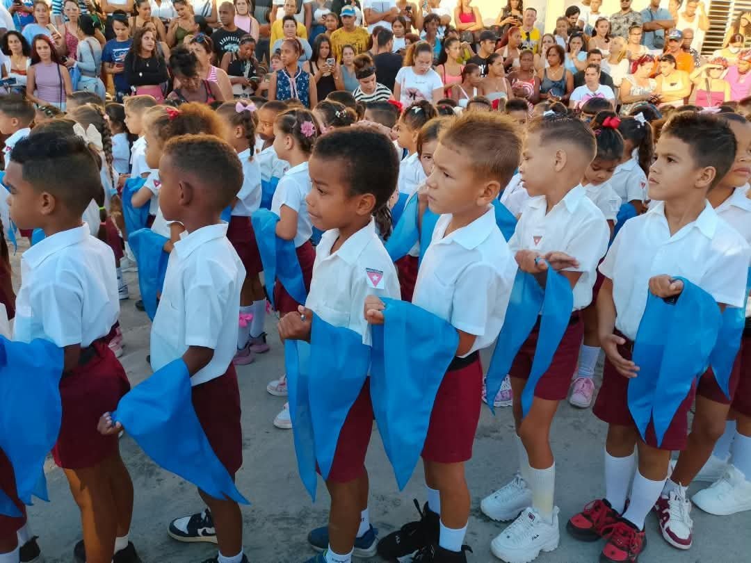 RiscoNaranjo's tweet photo. Fue un día Maravilloso, lleno de alegría, nada apagar�� la sonrisa de nuestros Pioneros #OPJM #CubaVencera https://t.co/lEpNcMSPal