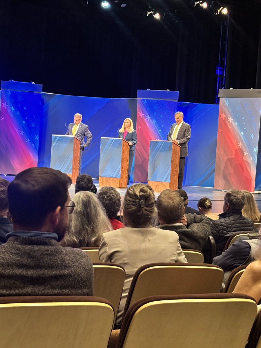 MERedWaveRally's tweet photo. Bangor Debate!! https://t.co/z4SpXRipaj