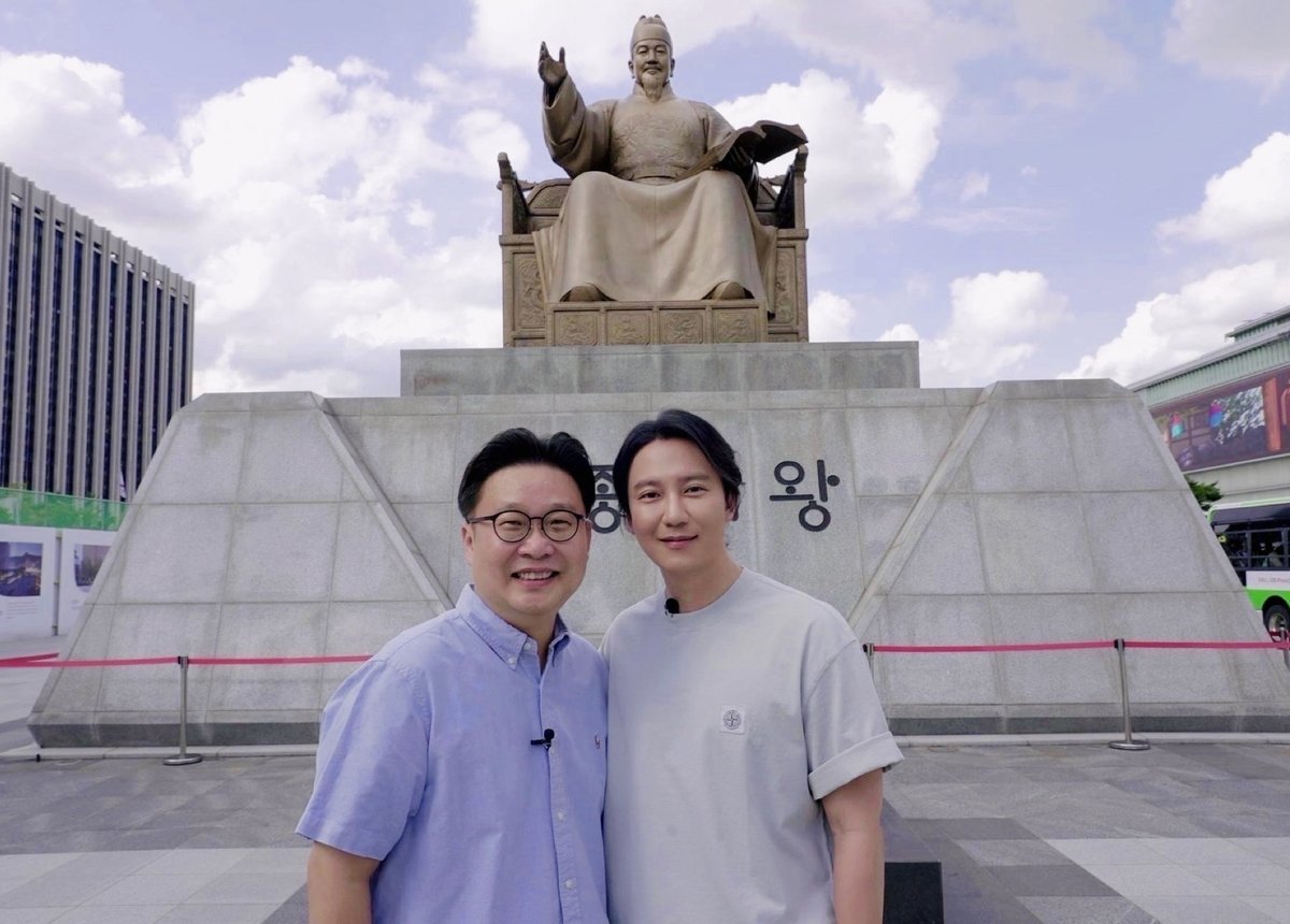 namnamgilgil's tweet photo. 김남길·서경덕, 스페인 한글학교에 노트북·프로젝터 기증
https://t.co/hL9olVmiwD
후원자로 나선 김남길은 "전 세계 곳곳에서 한글 교육에 힘쓰고 있는 단체를 수소문해 앞으로도 꾸준히 지원하도록 하겠다"고 말했다. https://t.co/9IineCNeni