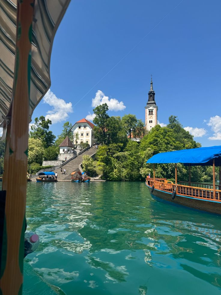 echoesofworld's tweet photo. Lake Bled, Slovenia https://t.co/i13uN8w1MB