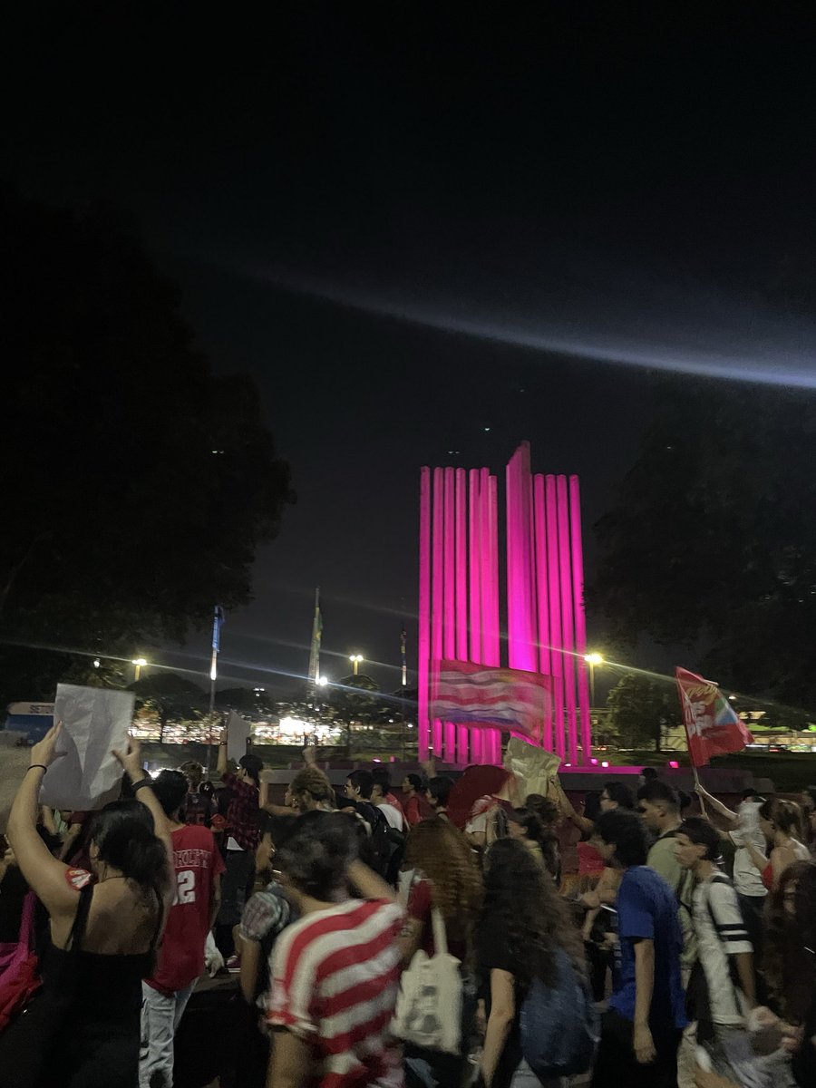 robloxtesuda's tweet photo. MANIFESTAÇÃO DOS ESTUDANTES DA UFMS! VIVA AS POLÍTICAS PÚBLICAS!!! ⭐️⭐️⭐️ https://t.co/NCJ0B0r6HM