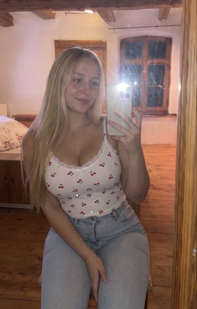 DieAbsatterin's tweet photo. wer mag saftige deutsche kirschen 🤭🍒 https://t.co/nTAH40isQe