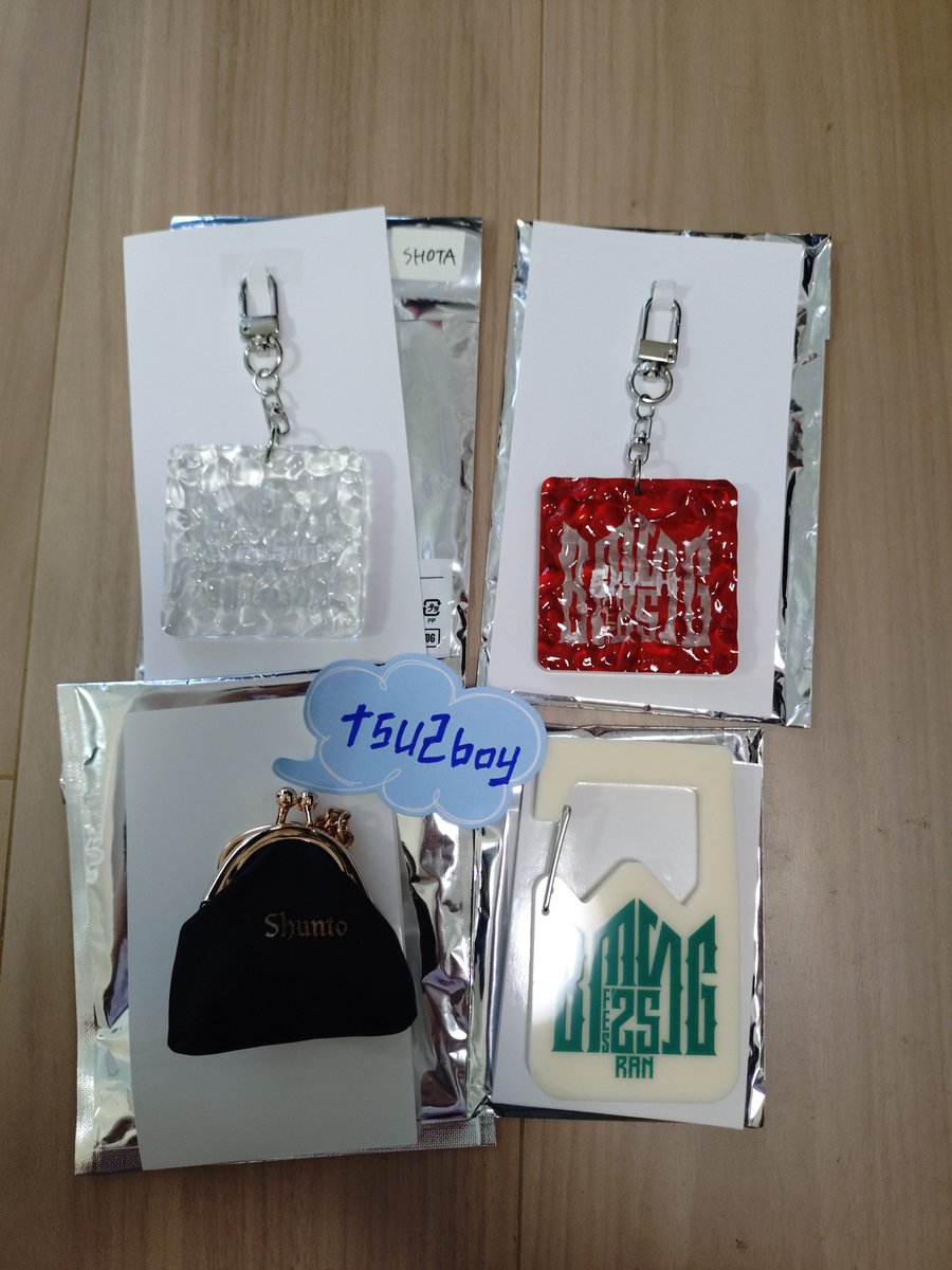 tsu2boy's tweet photo. 過去のグッズ交換していただける方、お願いします！

【譲】画像のもの
【求】RYUHEIグッズ

10日現地交換でお願いします！

#BMSG交換 #BEFIRST交換 #MAZZEL交換 https://t.co/0T5OEJTLZ0
