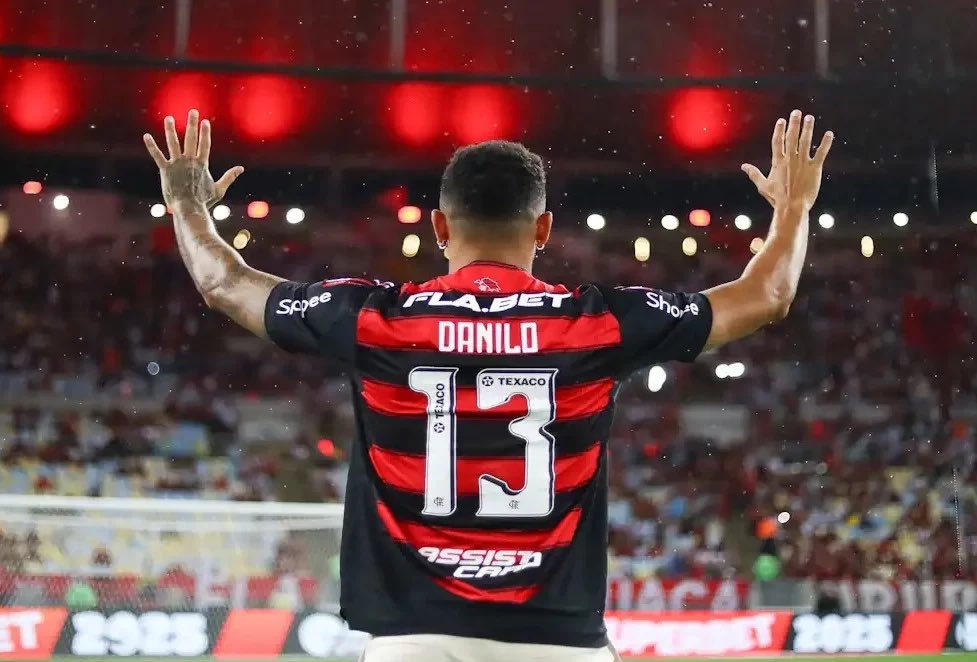 jbnomaraca's tweet photo. gol representativo, se é que me entendem. https://t.co/m6BkNwdA1p
