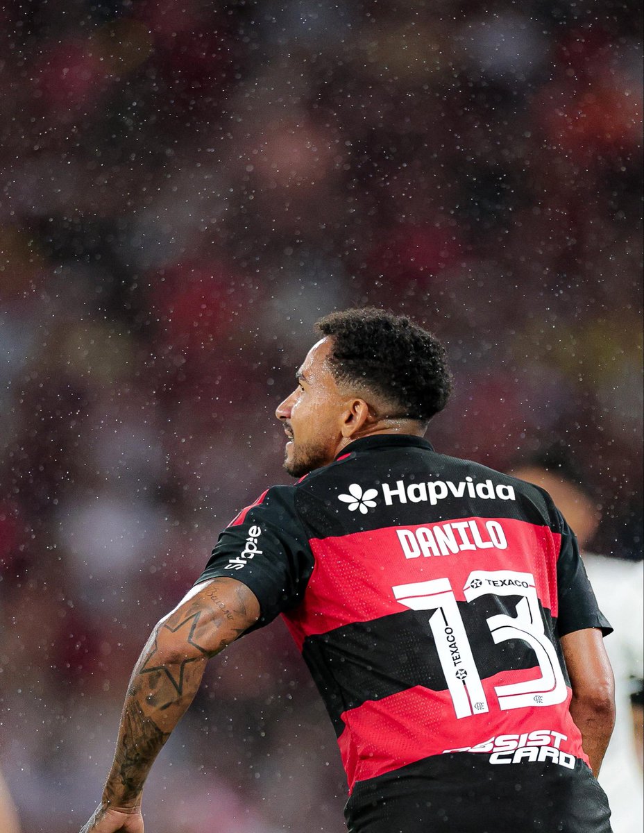 martinFLA81's tweet photo. Danilo 13, do Flamengo. https://t.co/5zFYGWIlSy