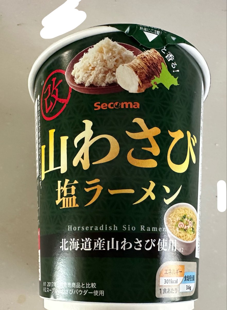 2NAamHfWf3QFwFb's tweet photo. 焼きそばがかなりキツかったのでなかなか食べれずにいたけど挑戦しました！

前回で慣れたのか分からないけどラーメンの方は若干マイルド？
ただ蓋を開けた瞬間から漂う匂いでむせるのは同じw
セコマさんがこれを商品化しようと決断したのがすごい👍 https://t.co/uCulLW9KbS