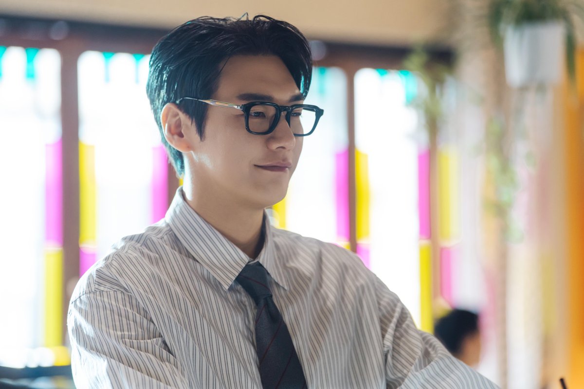 NetflixKR's tweet photo. 인공 심장 까칠남주가 전기 능력자 햇살여주에게 충전 계약을 제안했습니다. 네네 로코입니다.
<나를 충전해줘>, 오늘 오후 5시 오직 넷플릭스에서. https://t.co/nY6ILjvl3g