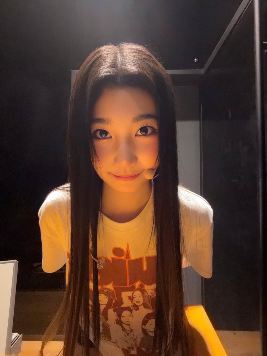 tuideloops's tweet photo. 261009 SAKI Weverse update. The birthday girl came home! We love you Saki :) 

#SAKI #TUIDE #튜이드 https://t.co/GC1dSclRJw