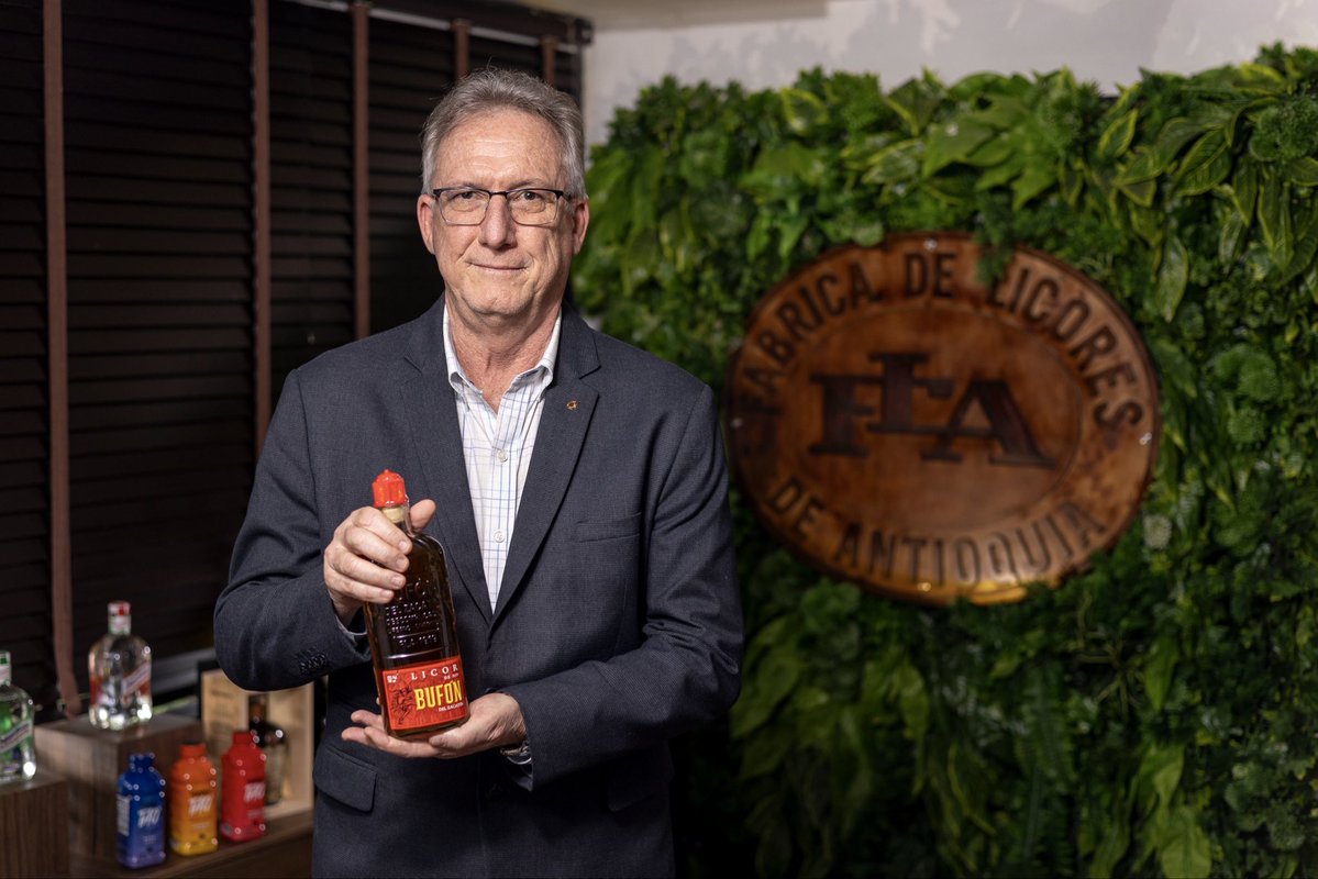 flaenlinea's tweet photo. “Bufón del Zacatín representa la capacidad de la FLA de mirar hacia su historia para crear productos que conecten con nuevas generaciones y con nuevas formas de disfrutar nuestros rones. Conserva nuestro legado y propone una experiencia novedosa”destacó @luis_begue  gerente FLA https://t.co/wNCqHTbDm3
