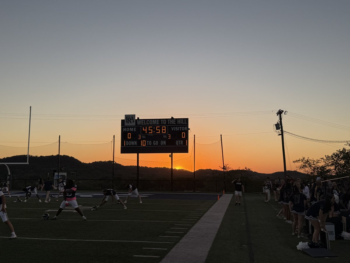 Swiftvoice24's tweet photo. A year ago @AHSBEARS_FB and @FRAPantherFB played a 64-62 classic. Tonight we get the rematch. Plenty of high level talent on the field tonight. Kick at 7.
@PrepRedzone @PrepRedzoneTN @CSmithScout #PRZTN https://t.co/SqCNgxFx4c