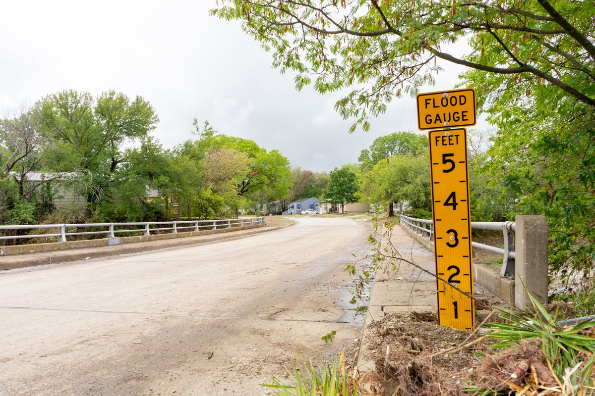 FortWorthReport's tweet photo. Last week’s rain relieved Fort Worth’s drought. How did flood, drainage systems hold up? fortworthreport.​org/2026/10/08/last-weeks-rain-relieved-fort-worths-drought-how-did-flood-drainage-systems-hold-up/ https://t.co/WIKdmNpoE3