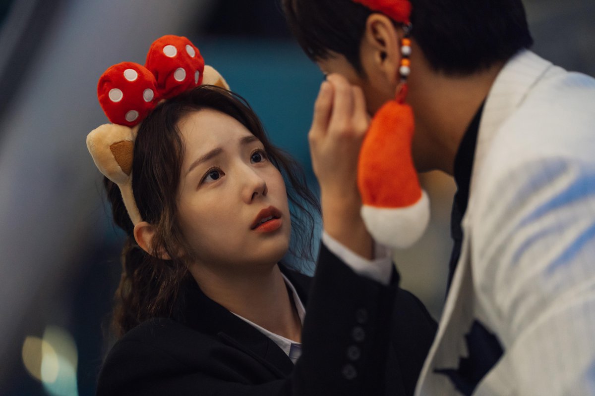 NetflixKR's tweet photo. 인공 심장 까칠남주가 전기 능력자 햇살여주에게 충전 계약을 제안했습니다. 네네 로코입니다.
<나를 충전해줘>, 오늘 오후 5시 오직 넷플릭스에서. https://t.co/nY6ILjvl3g