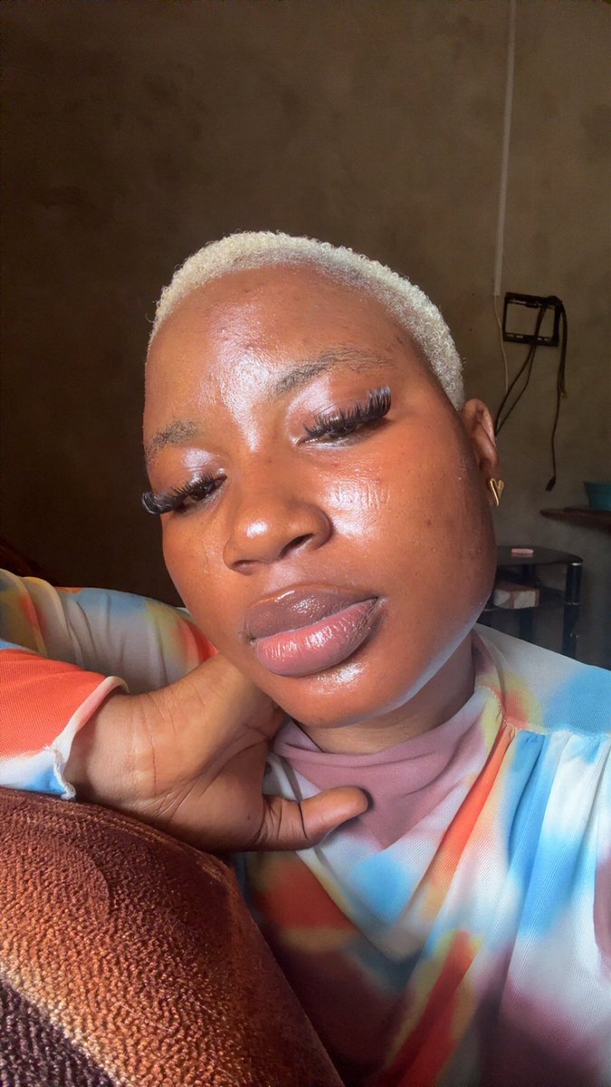 A33Toluwani's tweet photo. Good  night  family 🧡 https://t.co/d2WTNFjm4U
