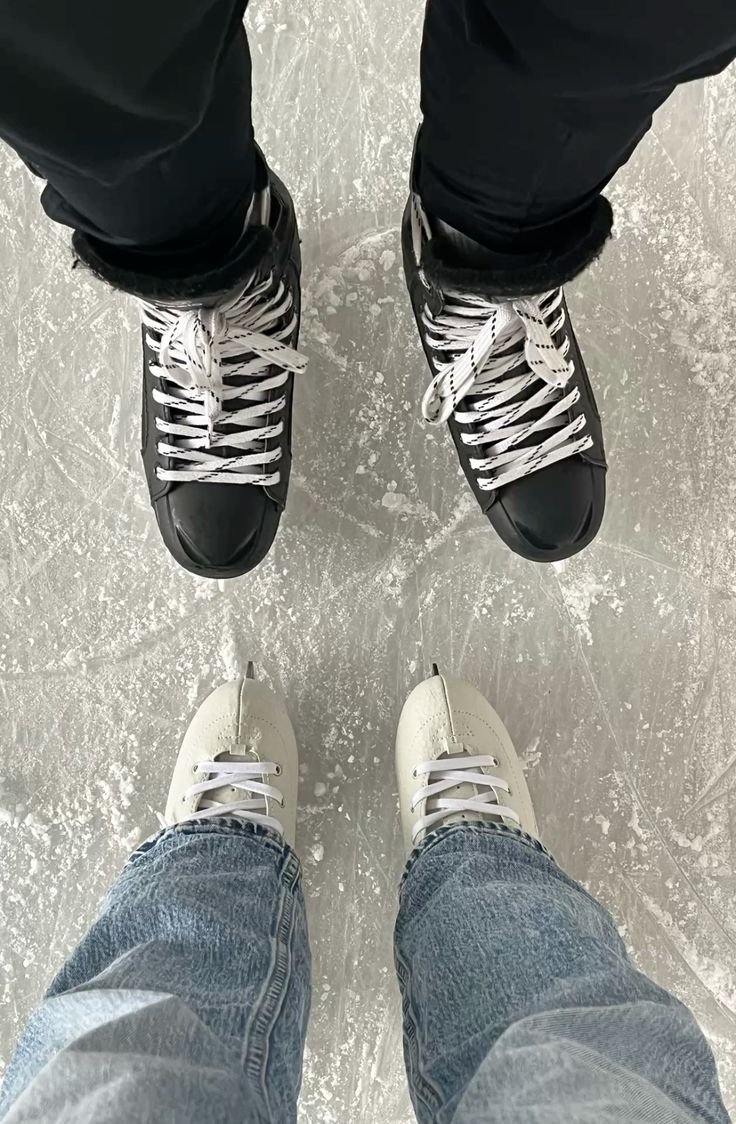 R0seFox's tweet photo. You and your f/o iceskating. Who falls and who catches them? https://t.co/fGfP7cy1Hx