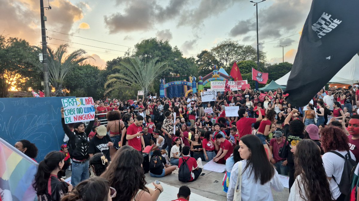 pretoserju's tweet photo. Os estudantes da UFPB pararam João Pessoa https://t.co/DuHq4yWrZ7