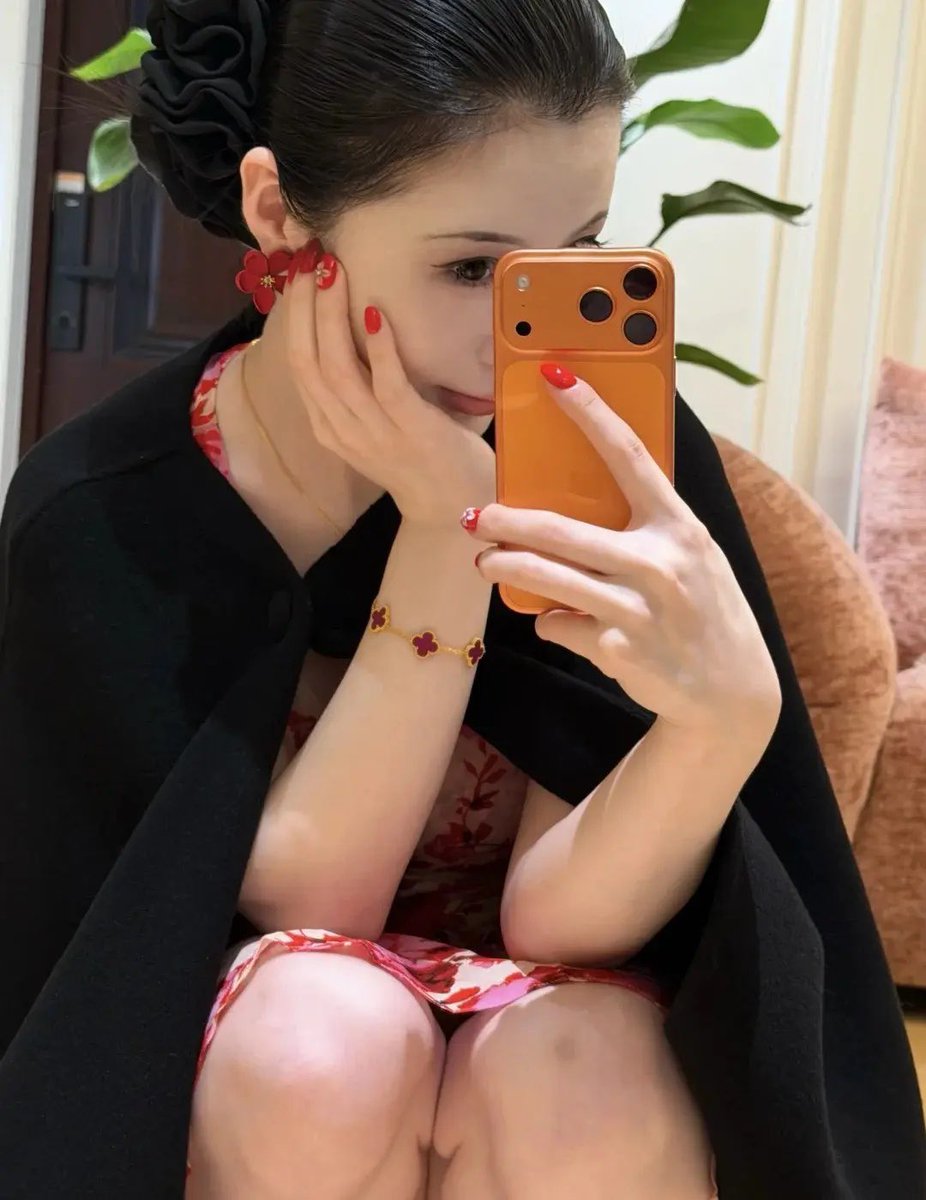 NN01280's tweet photo. 每次老公给我舔完下面再和我亲嘴，我都是配合他的。
可是我给他口硬下面后想再和他亲嘴时，他总是嫌弃。
你们男人是不是都和我老公一样的想法？
会嫌弃的评论区回答1。
能接受的评论区回答2。 https://t.co/HG31FFBehs