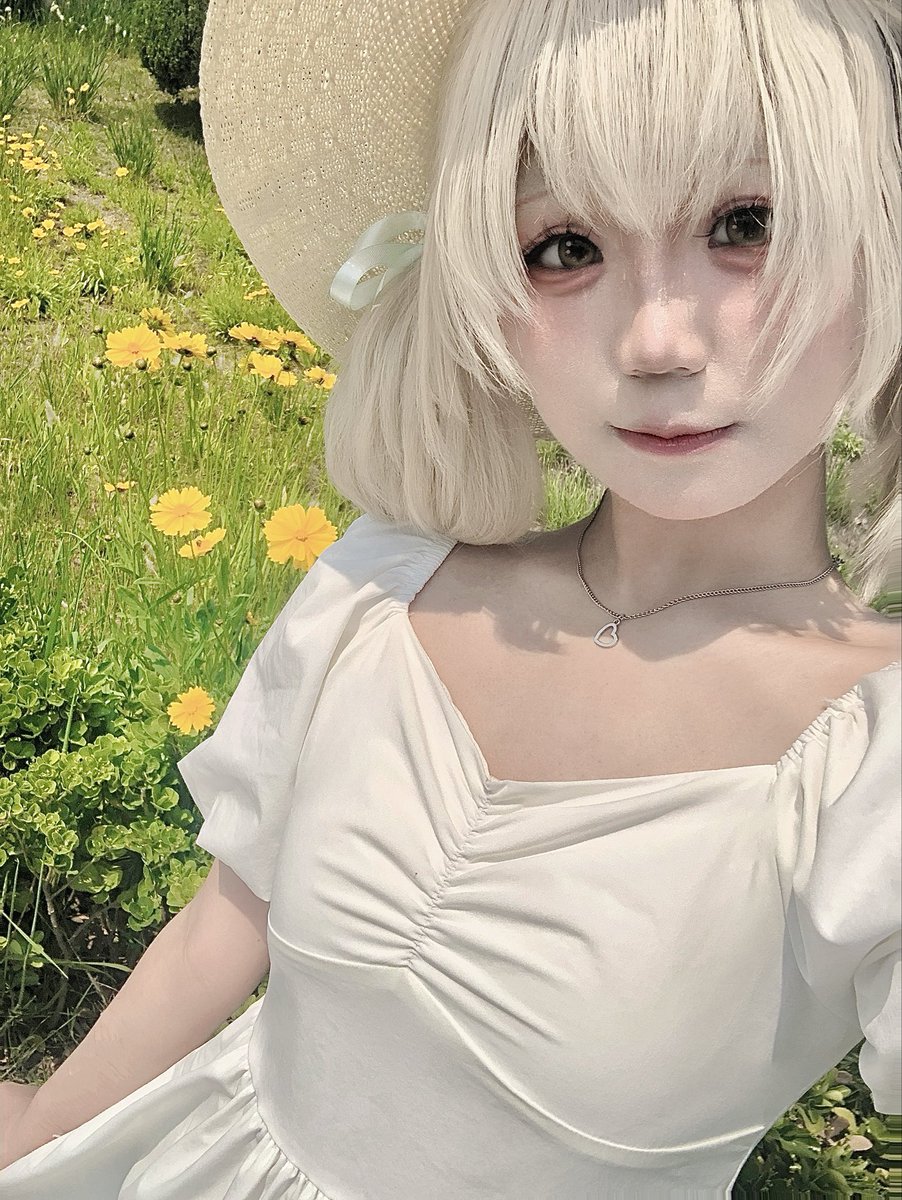 t0520t's tweet photo. 在看花还是在看我？

#prsk_cos #小豆沢こはねコスプレ #kohane_cos #プロセカレイヤーと繋がりたい https://t.co/qcnHkB4hx9