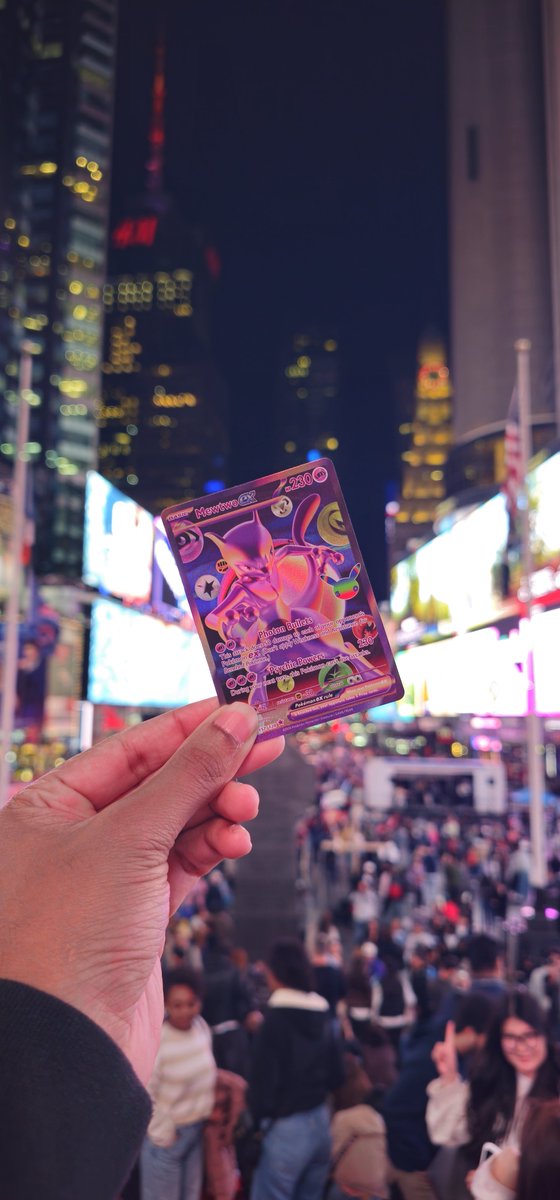 VPCollects's tweet photo. Futuristic Mewtwo  at Times Square 🗽💜 Pokémon GO — 72/78

#PokemonTCG #PokemonGO #Mewtwo #PokemonCards #PokemonCollector https://t.co/yiDghFnE0g