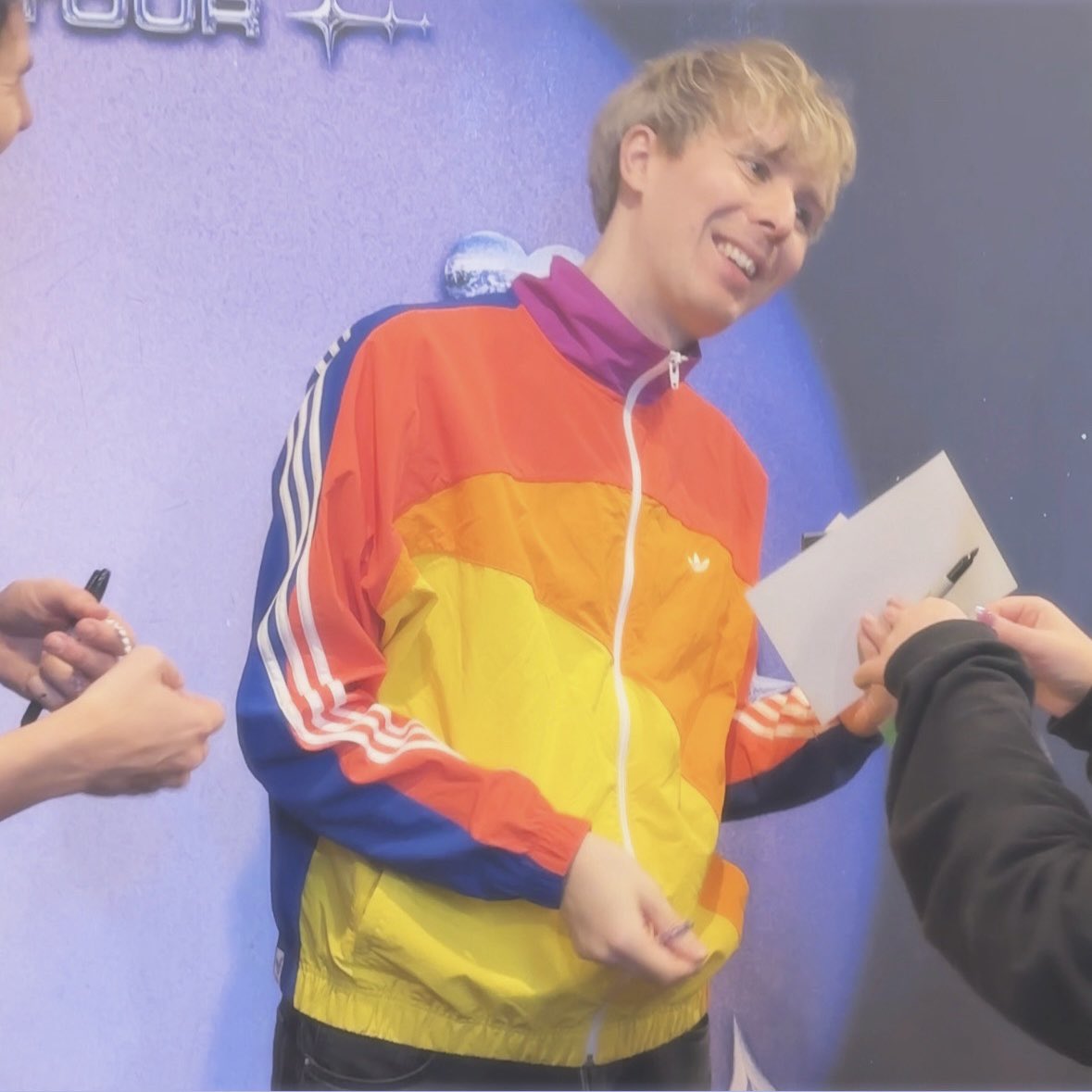 phrincessdnp's tweet photo. looked back at my m&amp;g video again, this cutieeee :( https://t.co/pYiodZt2sz