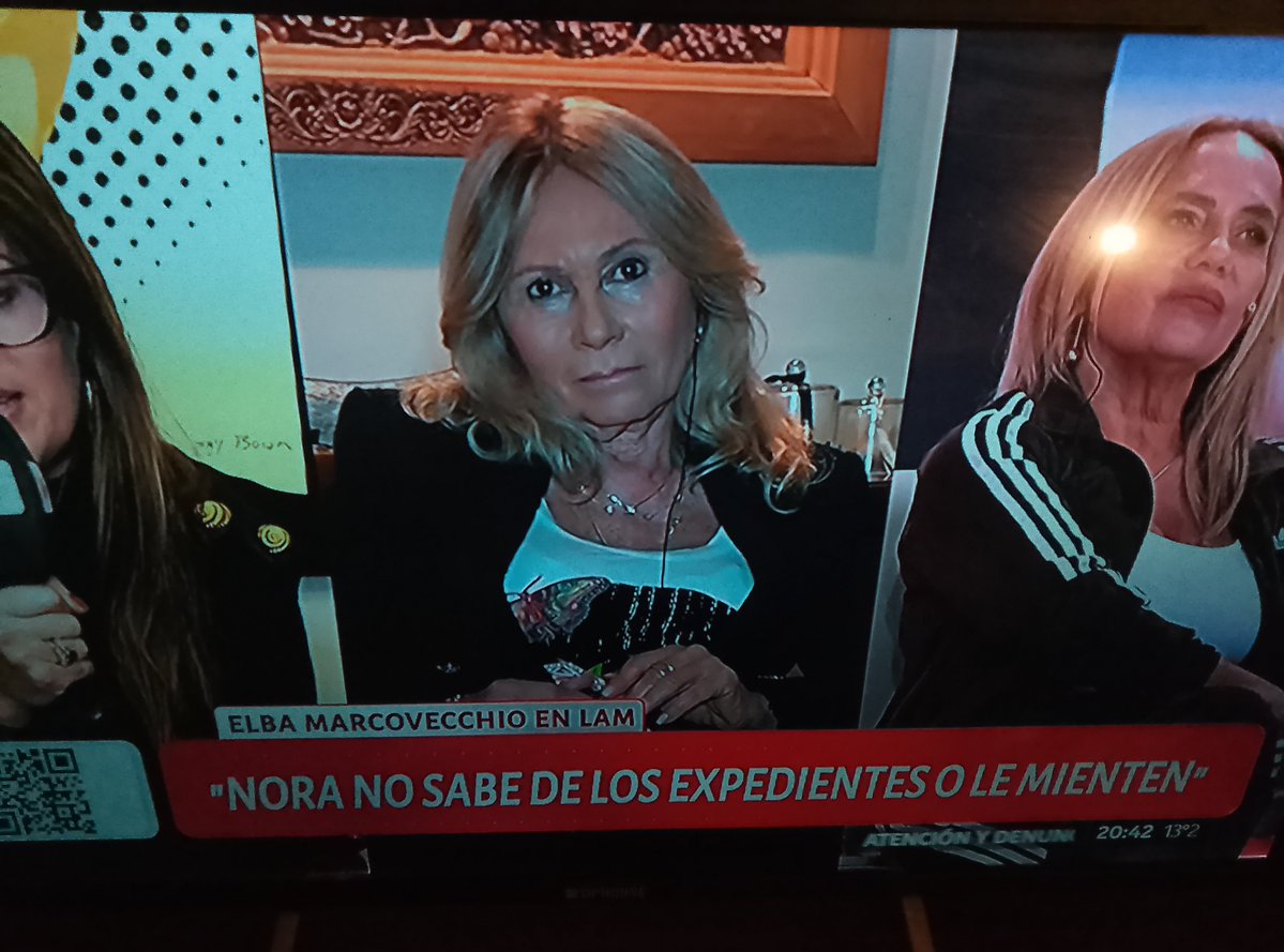 vedetongaa's tweet photo. Las caras de ojete de la reciclada y Nora vividora son CINE😂🤣🤣🤣🤣 https://t.co/WWRqcfwLI7