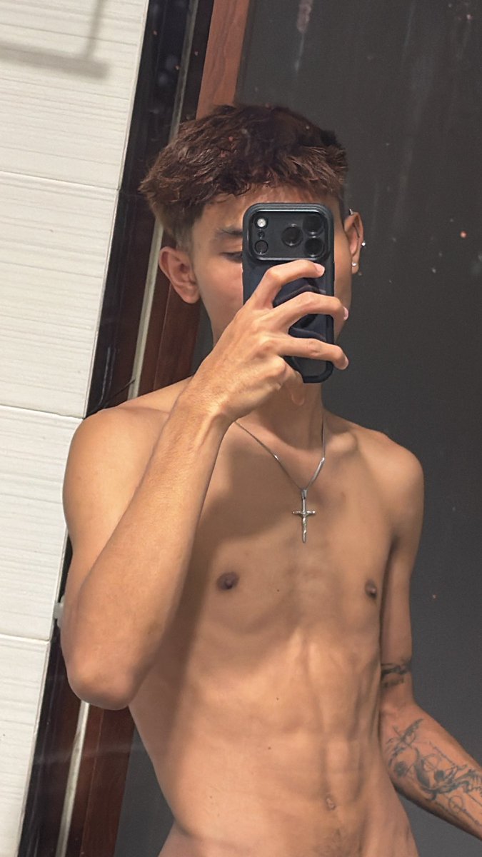 _haikaal5's tweet photo. jawab jujur kalian lebih suka slim apa muscle ? https://t.co/fUNEsmoHhq