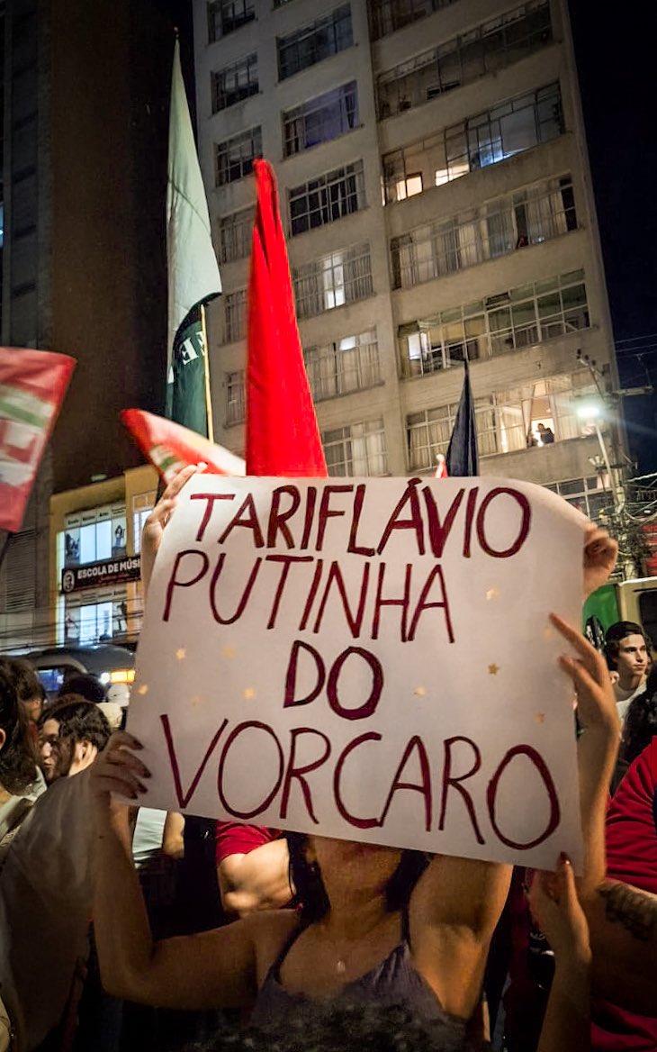 frentepopcwb's tweet photo. CURITIBA ESTÁ NA LUTA, CURITIBA ESTÁ NA REVOLUÇÃO, CURITIBA ESTÁ COM LULA!!! ❤️⭐️ https://t.co/puRQt9EVBT
