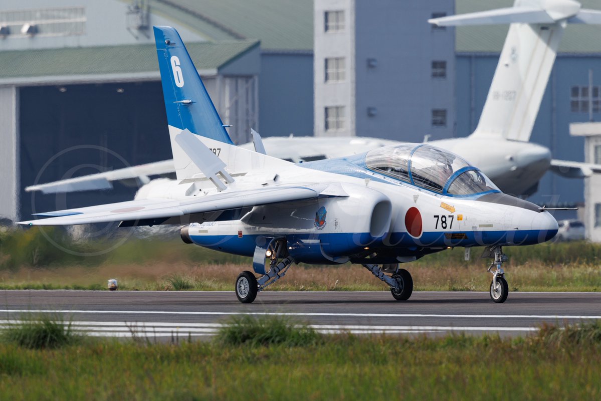 c1c2c130's tweet photo. ブルーインパルス×7 RJTJ RW35↘︎

ようこそ！！適当編集🙄🙄
#入間基地
#ブルーインパルス https://t.co/18PJpWHH5a