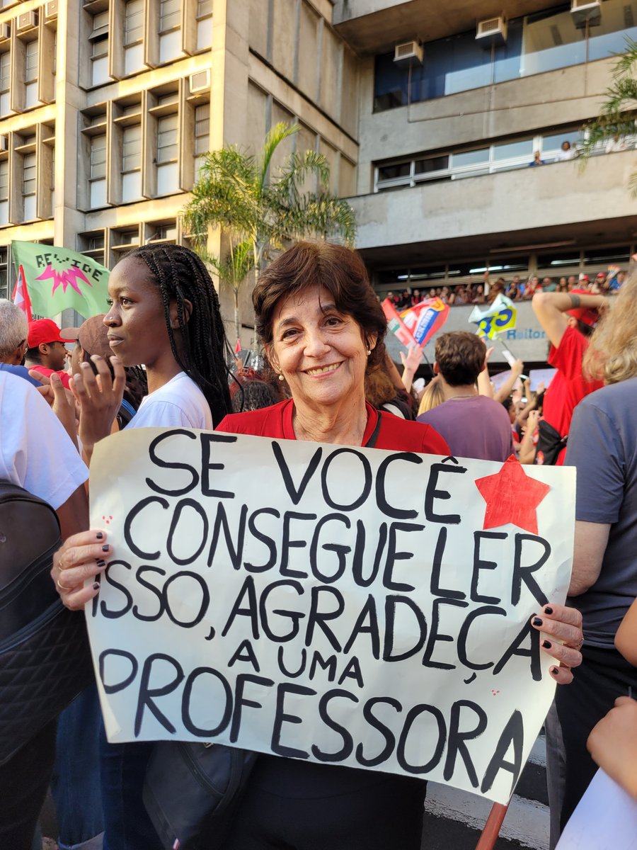 throughthetae's tweet photo. UERJ COM LULA NAS RUAS !! ⭐️❤️⭐️❤️ https://t.co/ADB9IlDSqz