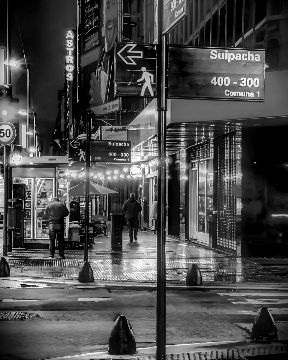 ferraribsas's tweet photo. Buenos Aires de noche. 4 imágenes en B&amp;N. https://t.co/KWZR4CggNm